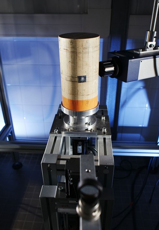 Réservoirs géologiques – lfcr – uppa – anisotropie de texture - pétrographie quantitative – minéralogie - géophysique expérimentale - géophysique de terrain / laboratoire